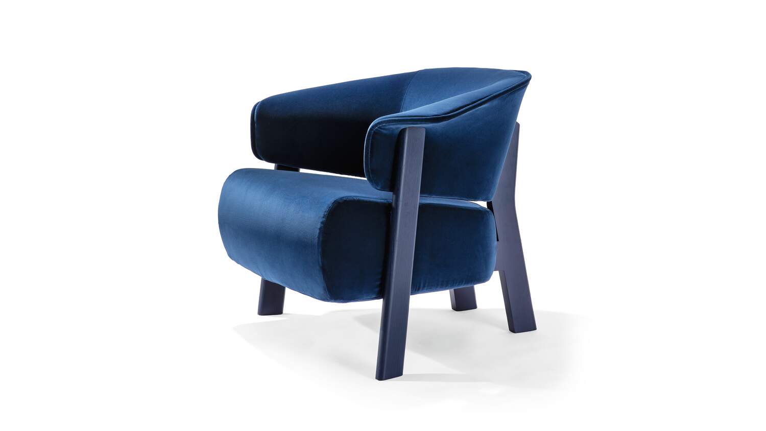 01 dettagli 571 back wing armchair 1