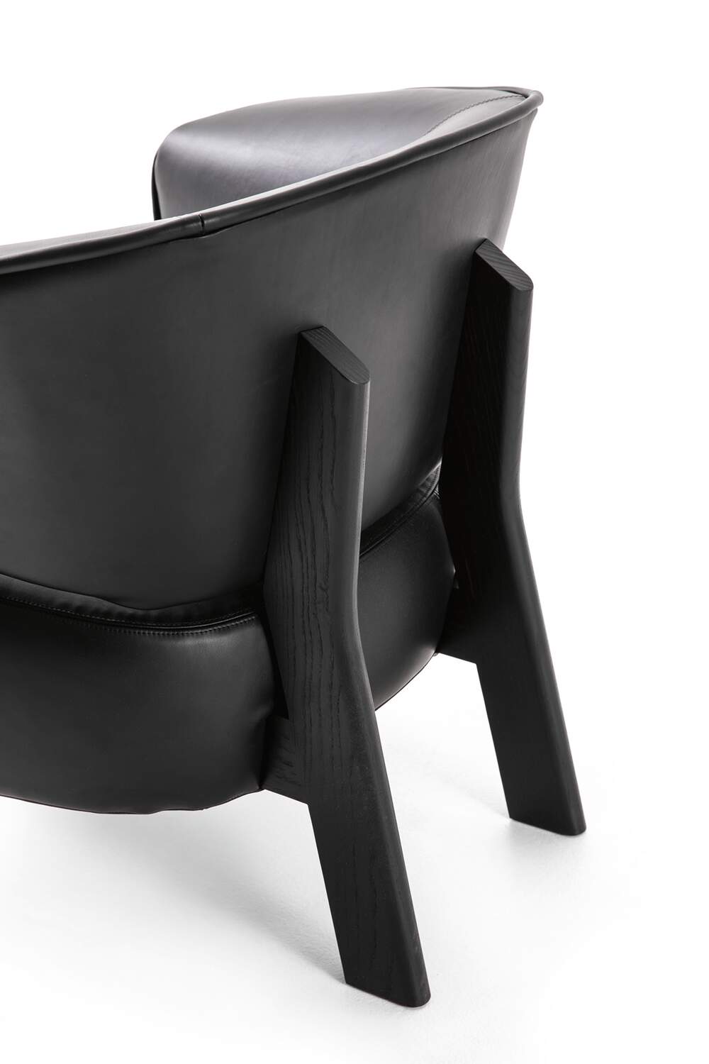 03 dettagli 571 back wing armchair 3