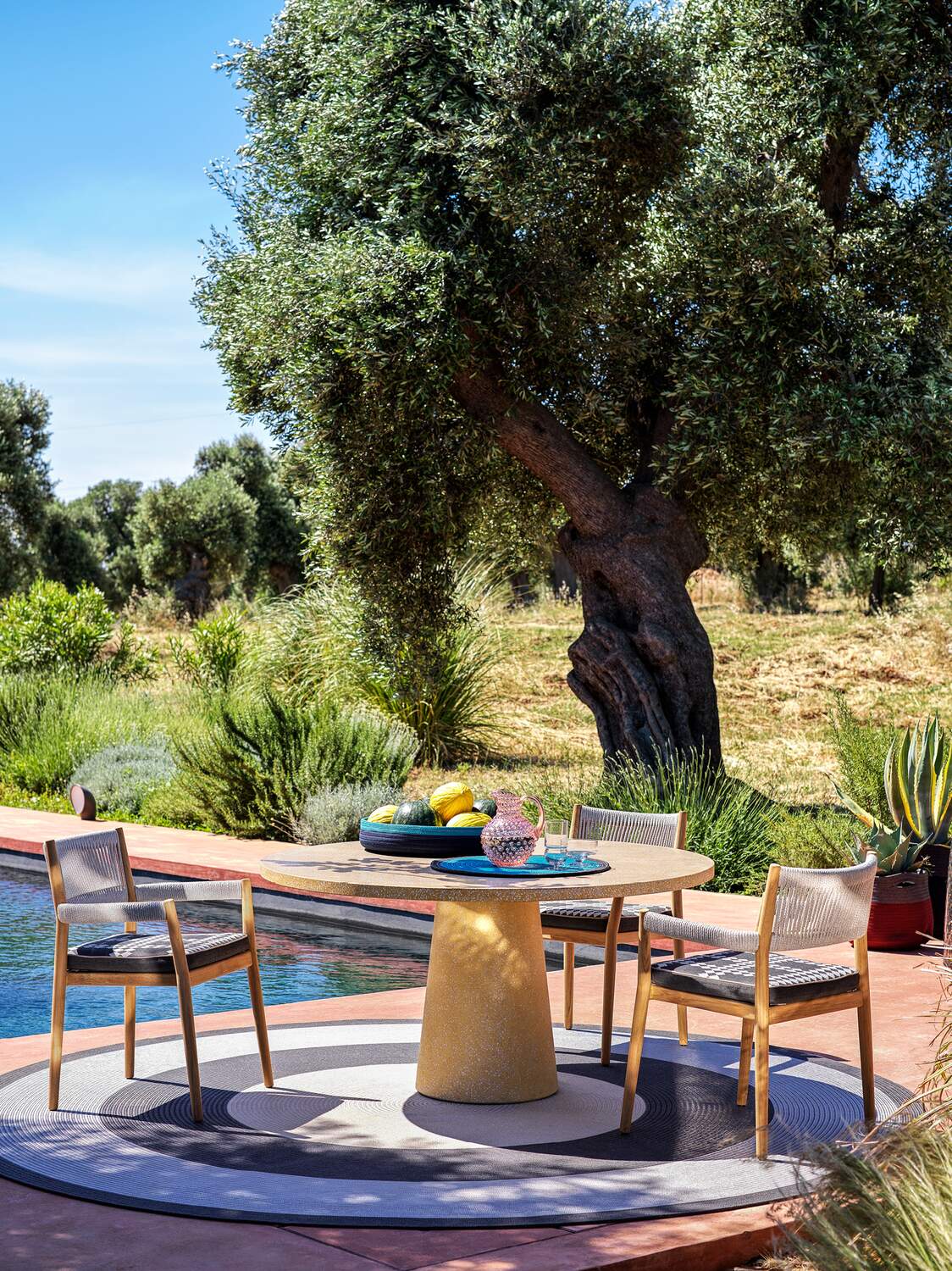 01 ambienti dine out table