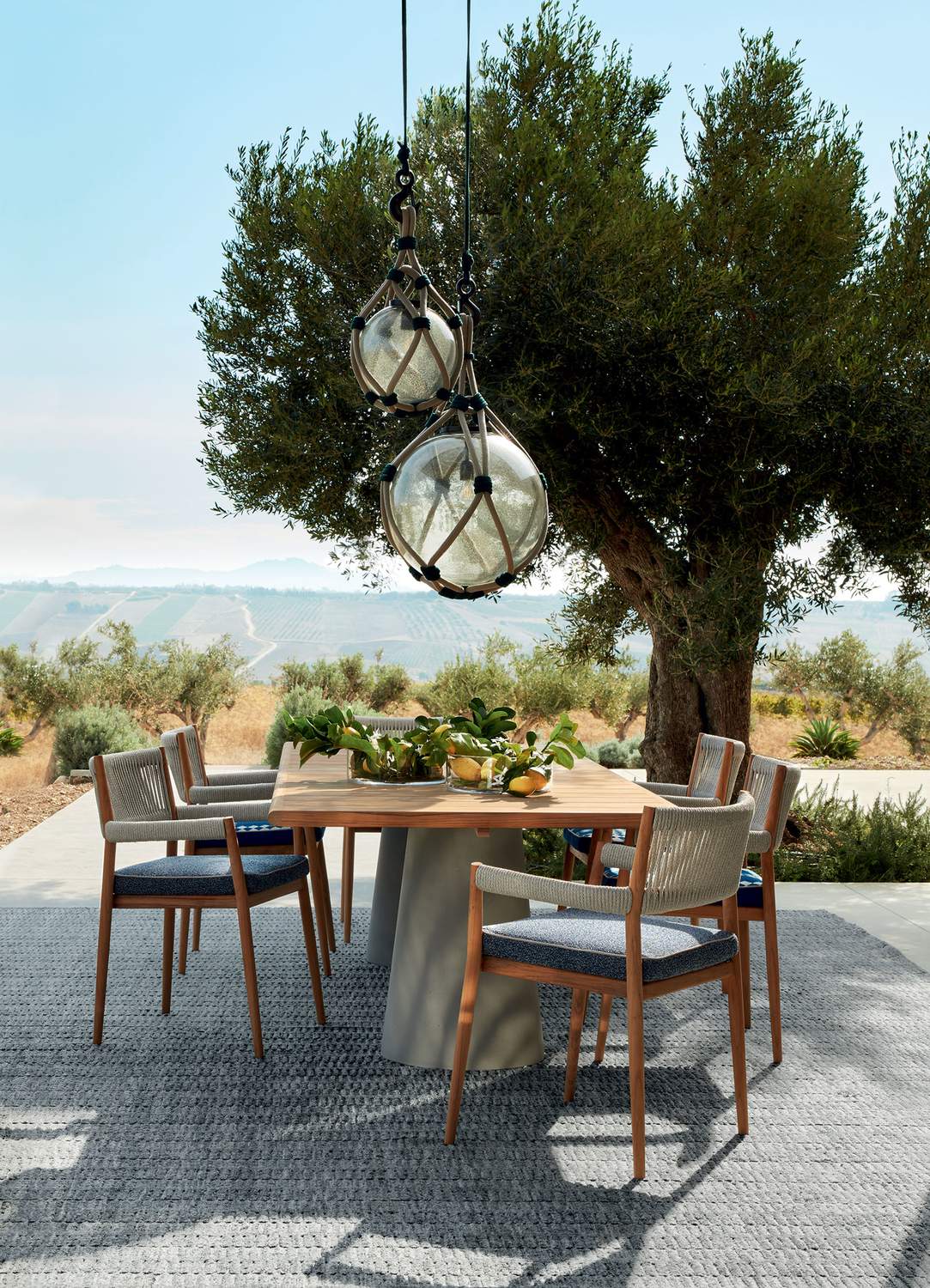 07 ambienti dine out table