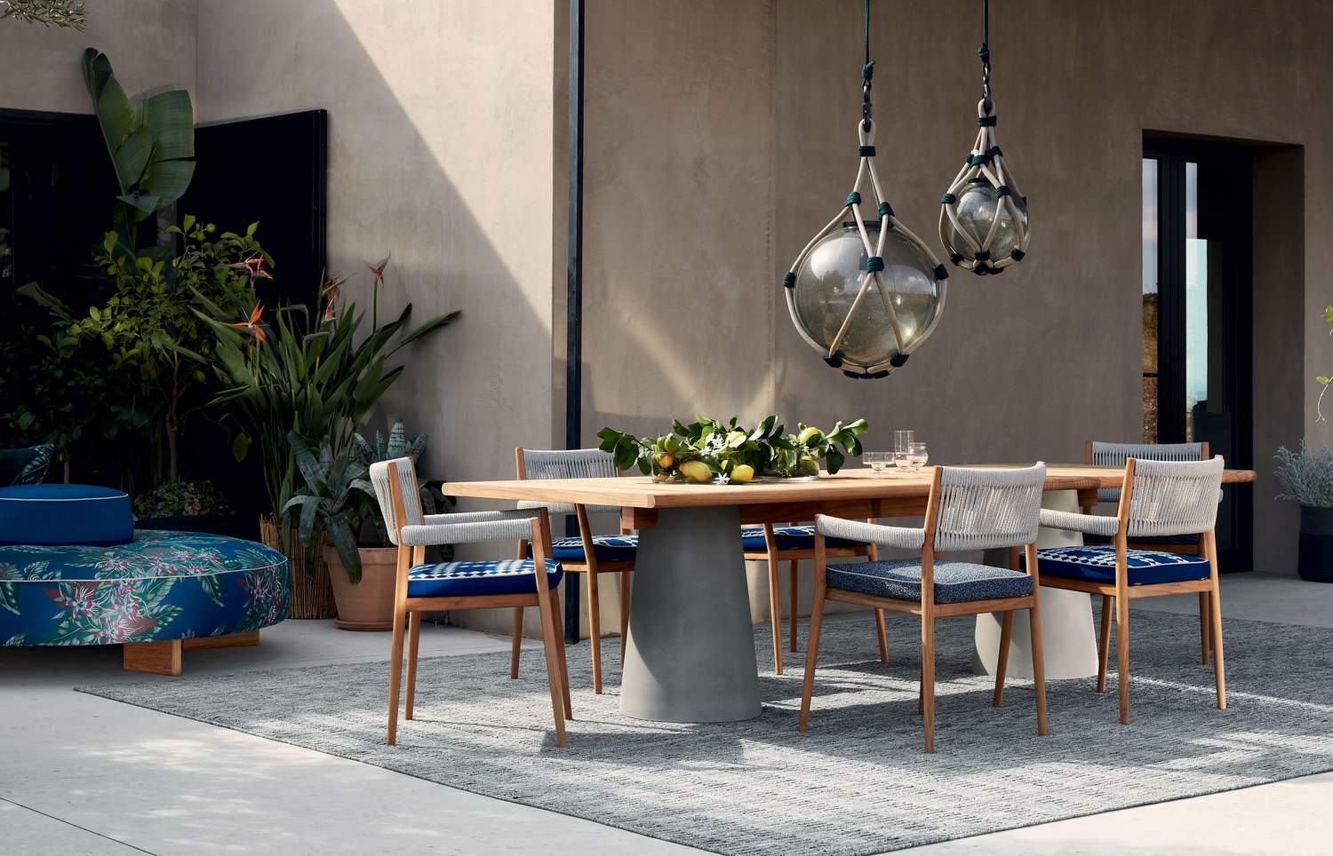 08 ambienti dine out table