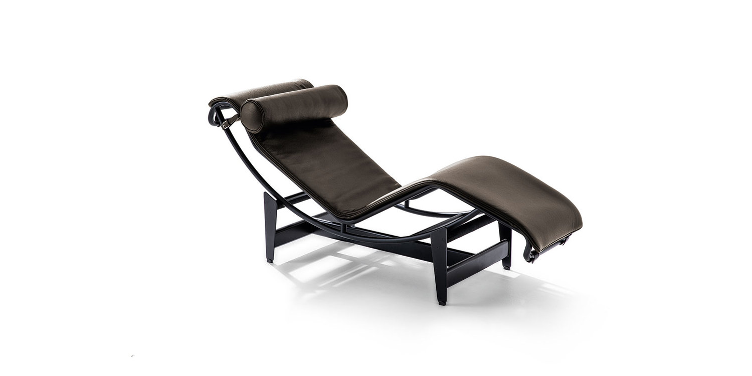 4433 still life sedie e poltroncine catalogo living collection 2019 lc4 le corbusier charlotte perriand pierre jeanneret alluminio metallo cromato pelle naturale zz 13z367 moka