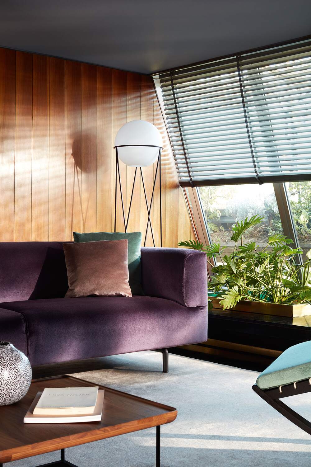 3602 ambientata divani catalogo living collection 2019 250 met piero lissoni depasquale maffini osaka 13o034 melanzana 381 torei luca nichetto acciaio verniciato nero opaco legno noce canaletto 084 intouch grigio ghiaccio