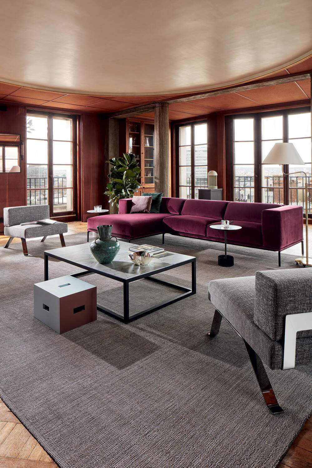 3688 ambientata divani catalogo living collection 2019 191 moov piero lissoni depasquale maffini ortigia 13l654 prugna 119 tavolini 261 note legno rovere tinto nero marmo pietre carrara marquina lc14 tabouret nantes reze poltrone 512 ombra 