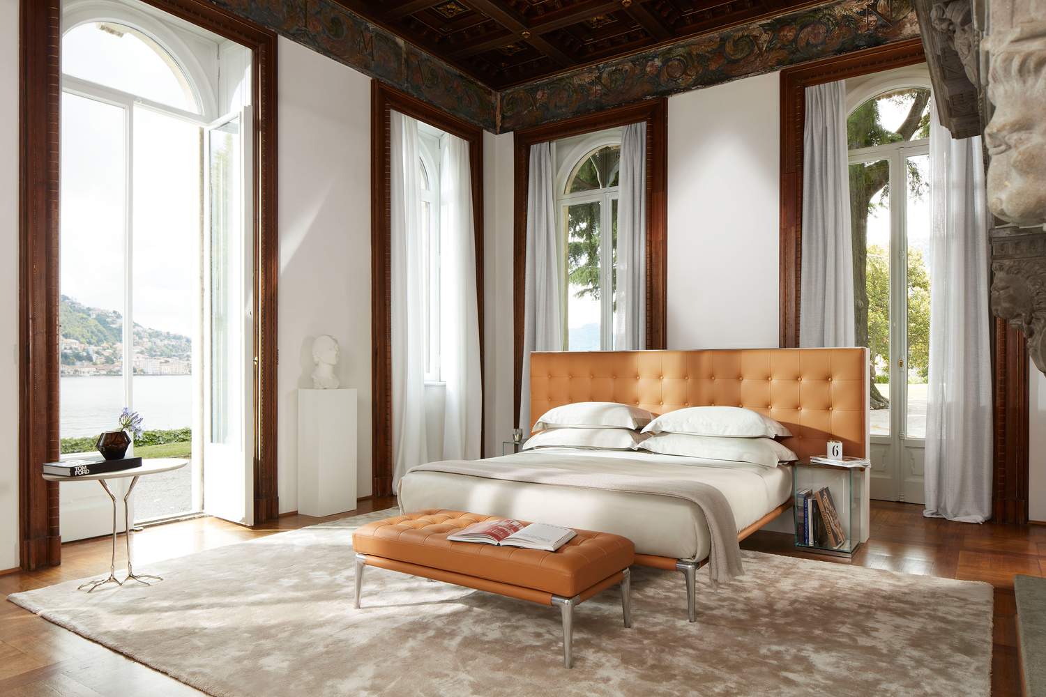 5739 ambientata letti catalogo sleeping collection 2020 l26 volage philippe starck depasquale maffini pelle scozia 13x282 l26 volage panca philippe starck pelle scozia 13x282 l26 volage comodino philippe starck vetro tavolini w50 traccia me