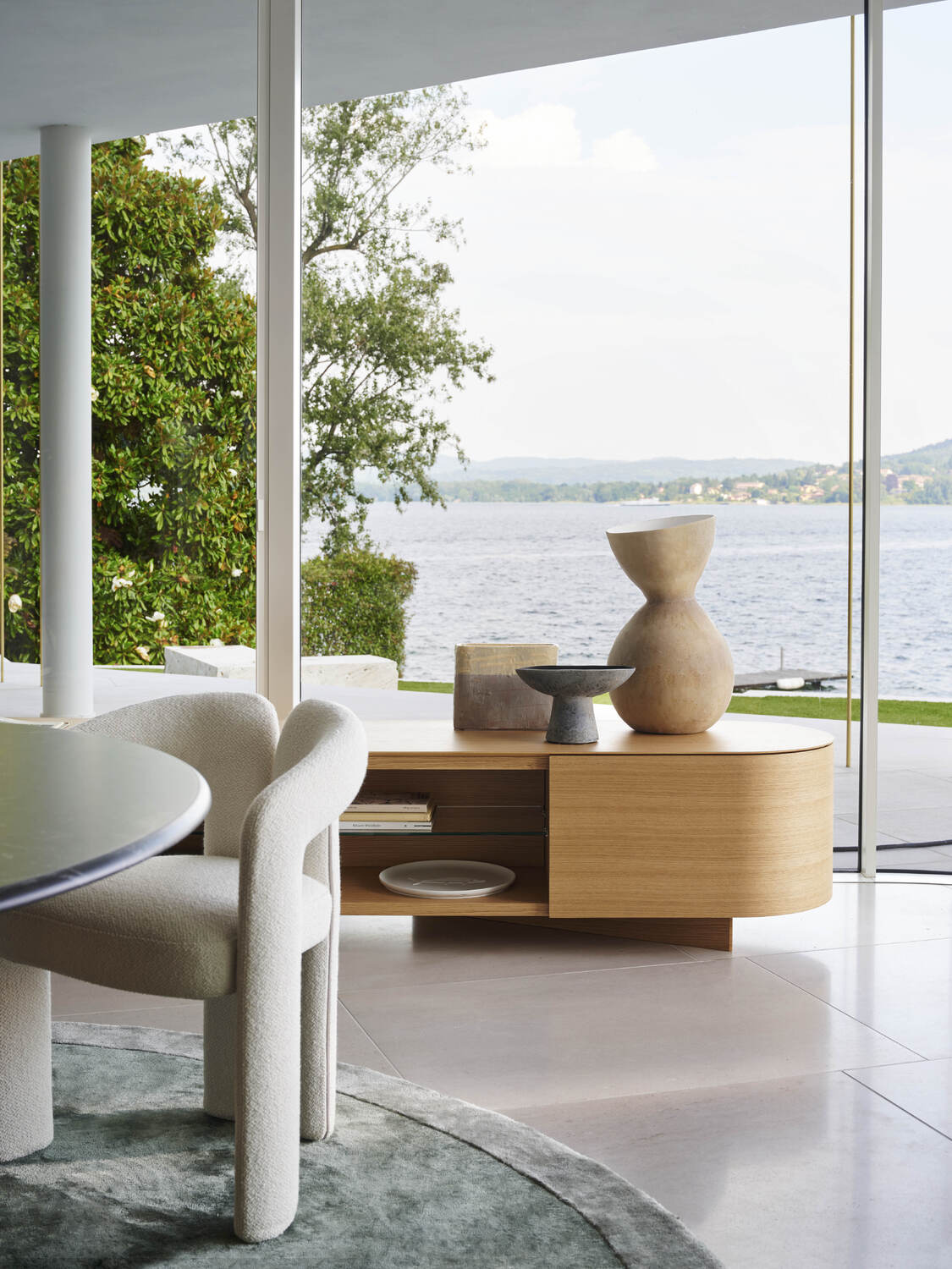 9 a villa and its garden dining